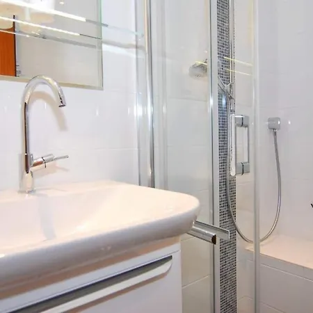 Apartment Klaus-groth-strasse 2, Whg 10 *